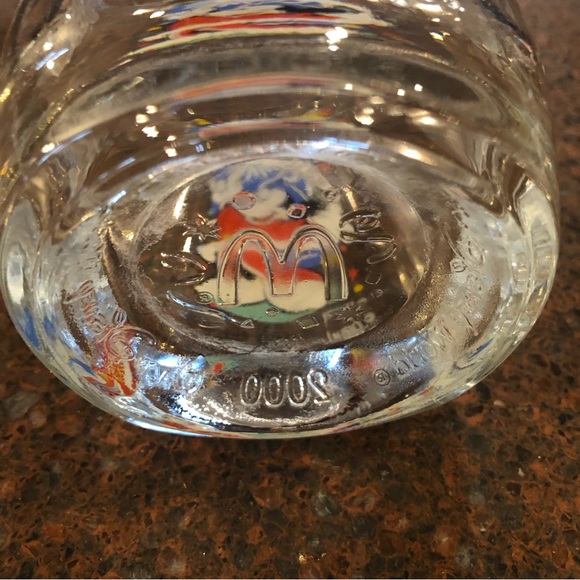 McDonald’s Walt Disney World Commemorate Millennium Year Glass Tumbler - Picture 9 of 9